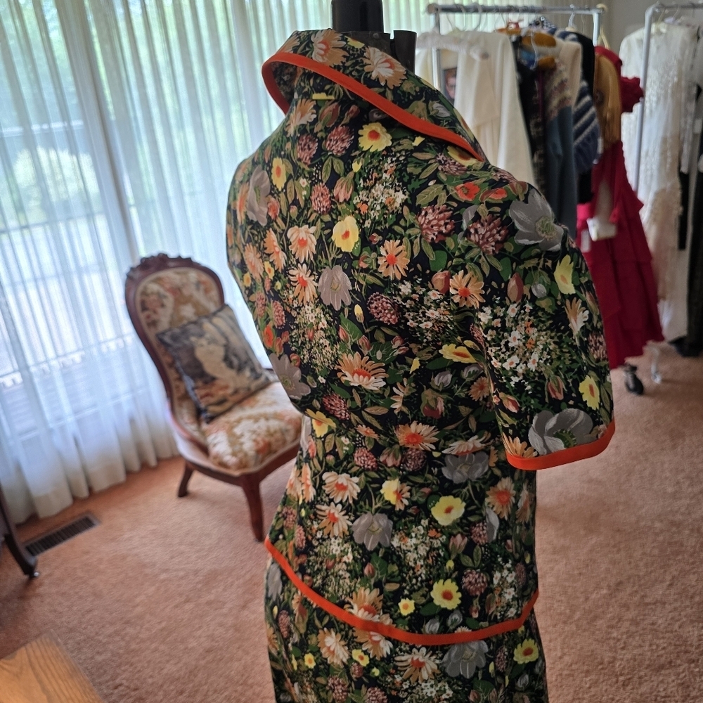 1970s Vintage Tailor Made Floral Print Jacket & Dress with Orange Accents​​ - Picture 7 of 12